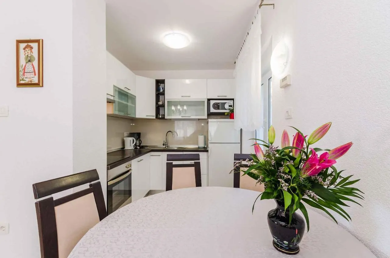Apartment In Novi Vinodolski 15377