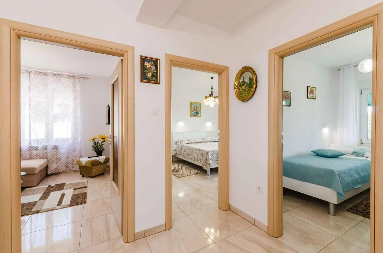 Apartment In Novi Vinodolski 15377 Croazia