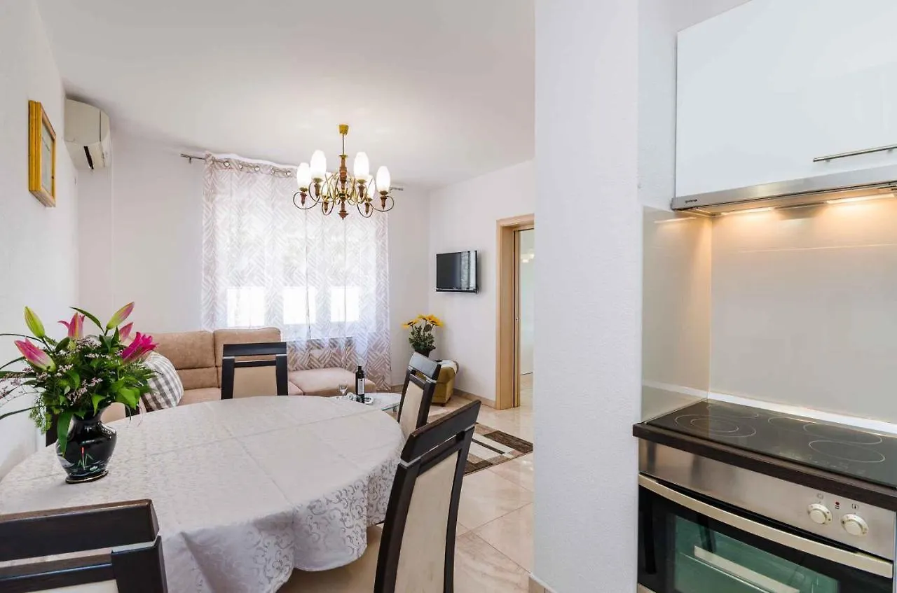 Apartment In Novi Vinodolski 15377
