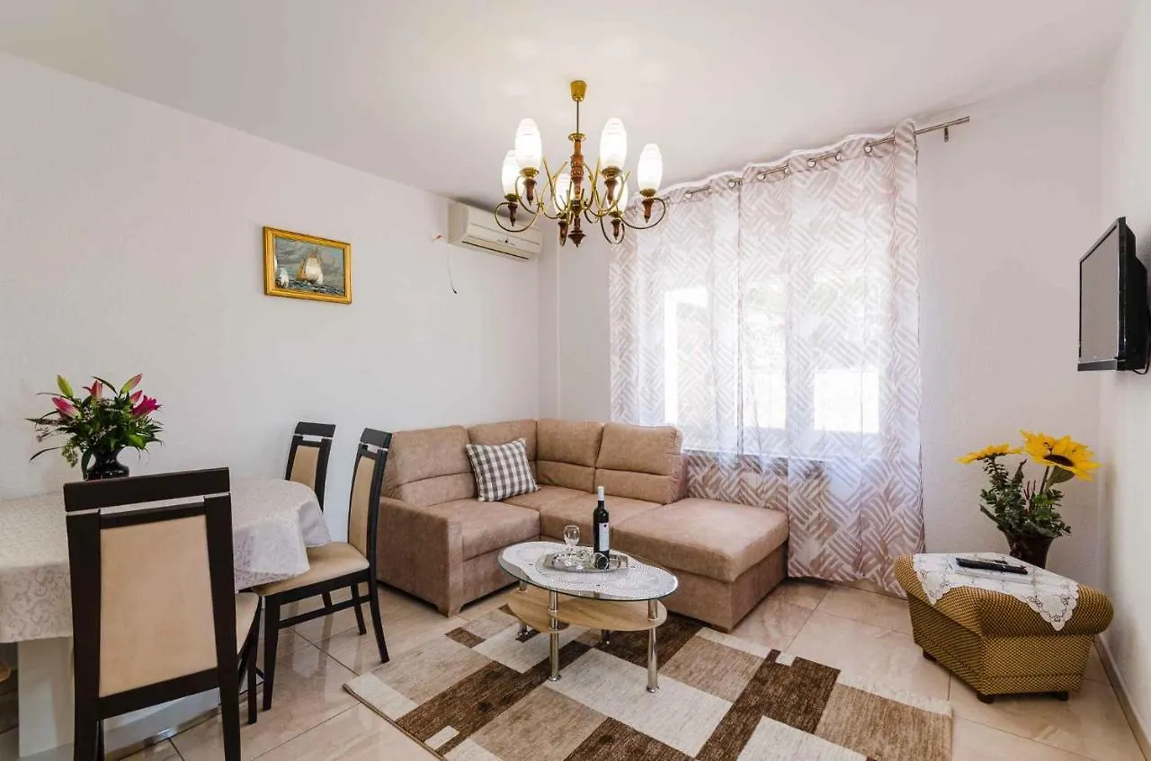 Apartment In Novi Vinodolski 15377