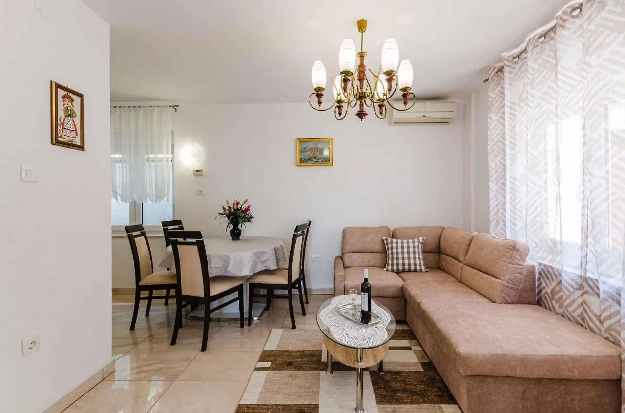 Apartment In Novi Vinodolski 15377