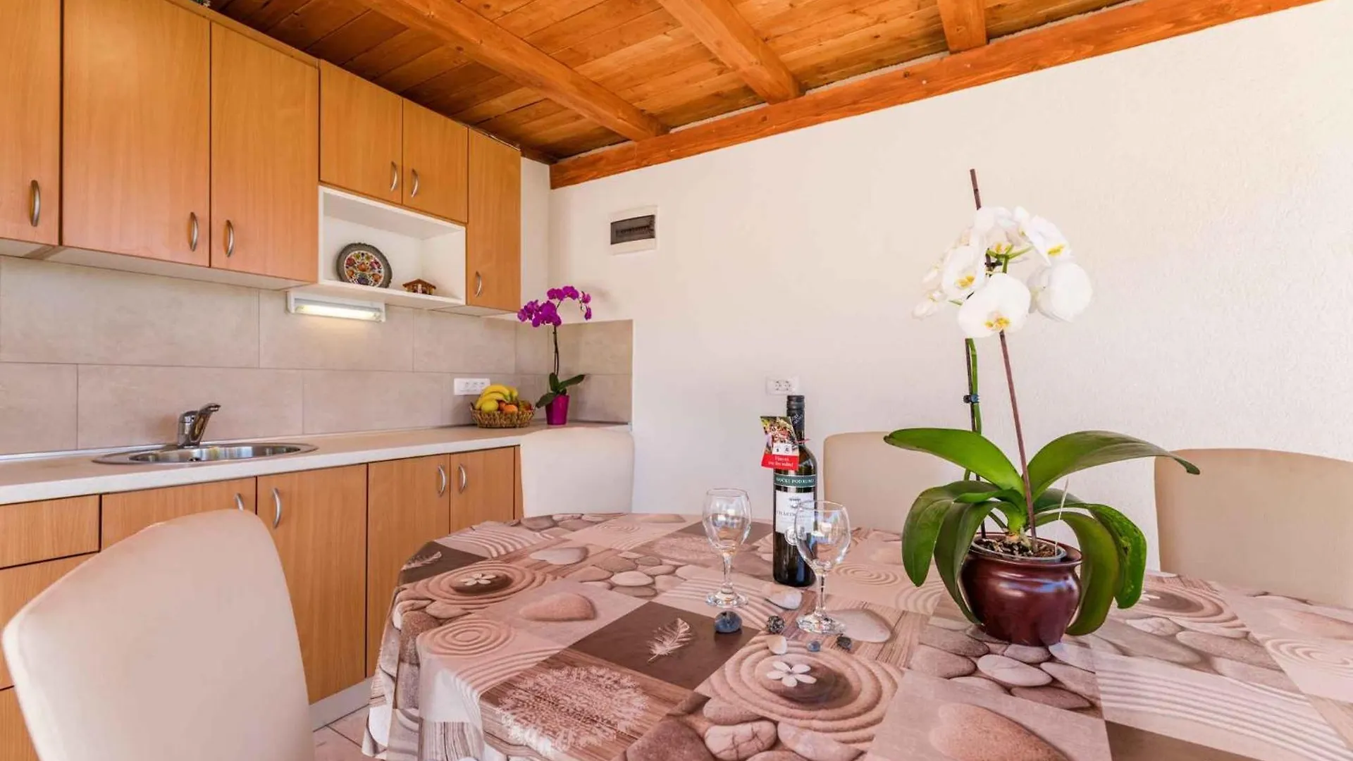 Apartment In Novi Vinodolski 15377