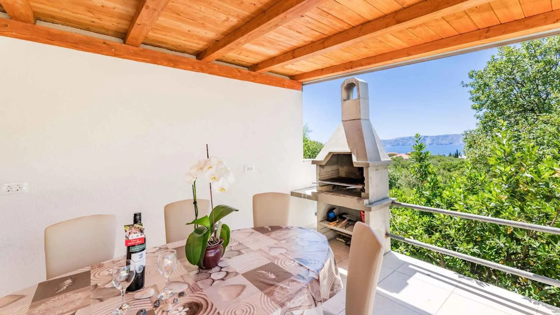 Apartment In Novi Vinodolski 15377