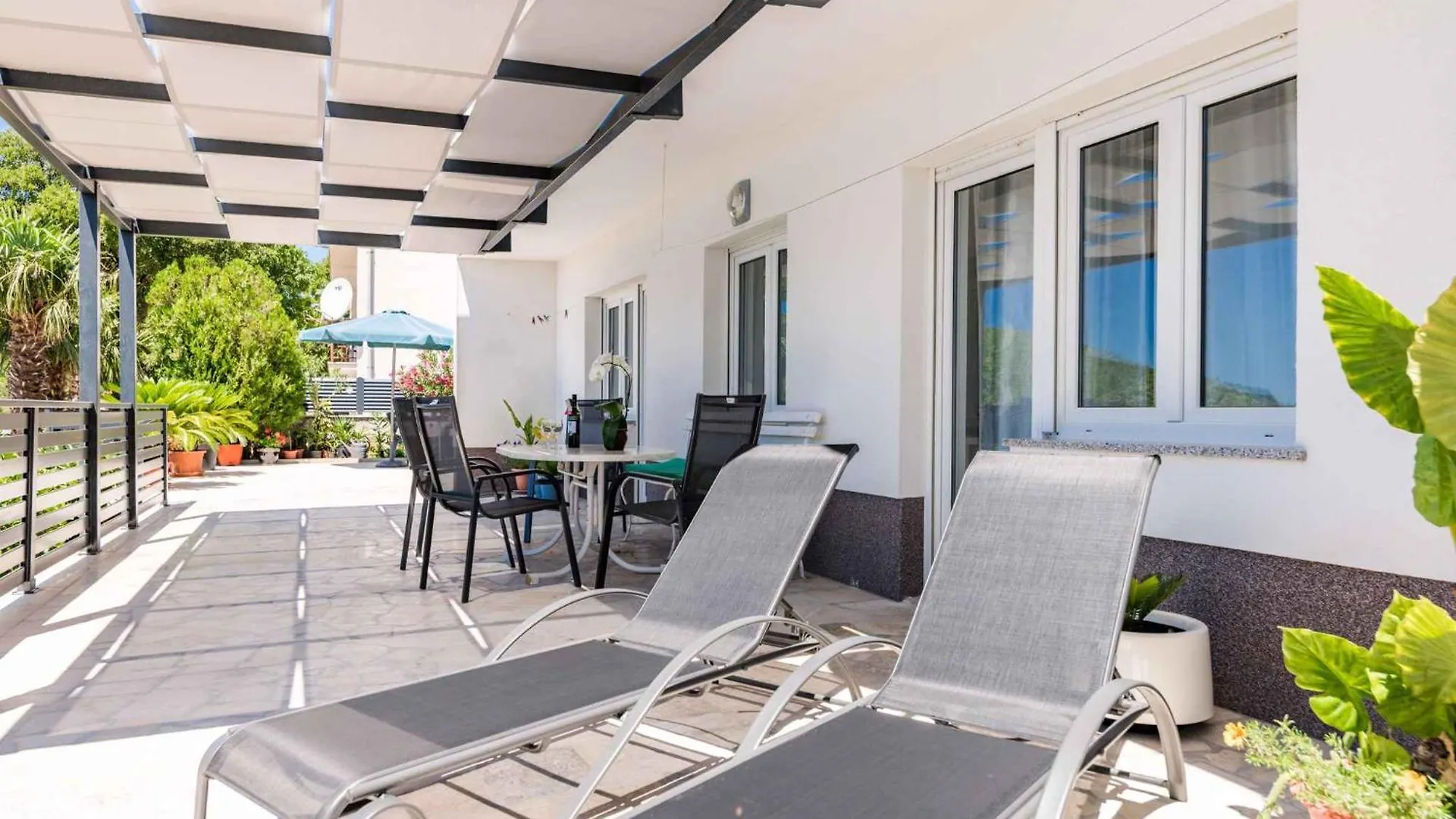 Apartment In Novi Vinodolski 15377