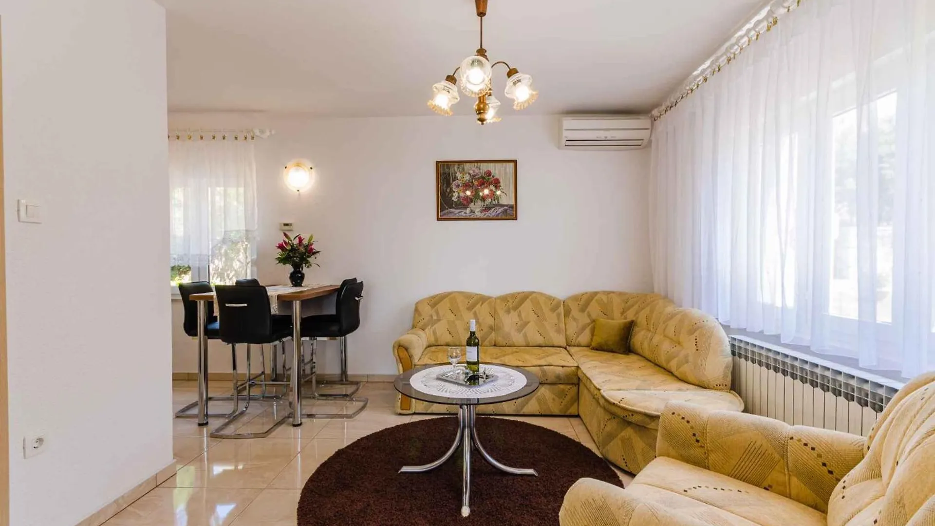 Apartment In Novi Vinodolski 15377