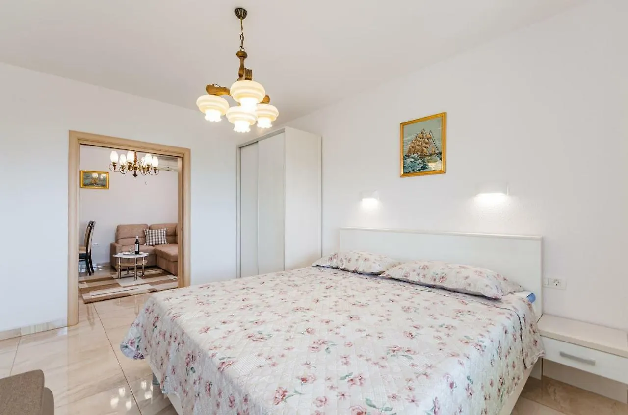 Apartment In Novi Vinodolski 15377 Croazia